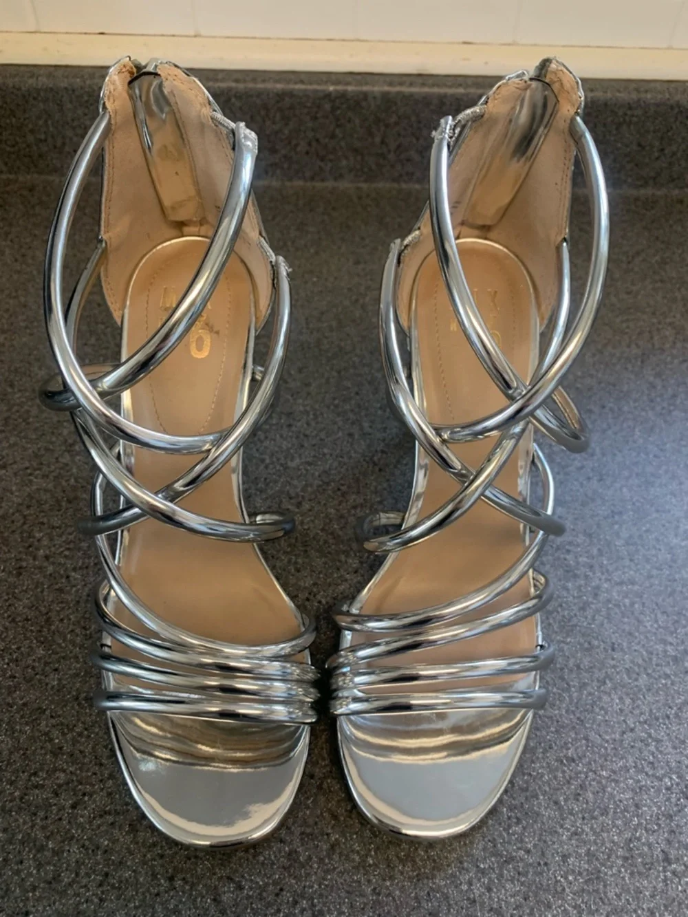 Mix No. 6 Ria silver strappy stiletto heels Size 8.5 Party Formal Dressy Fun EUC